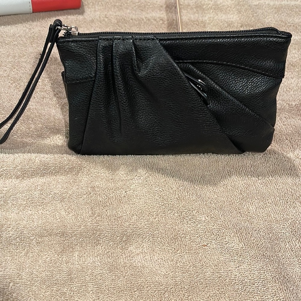 Elle Black Wristlet